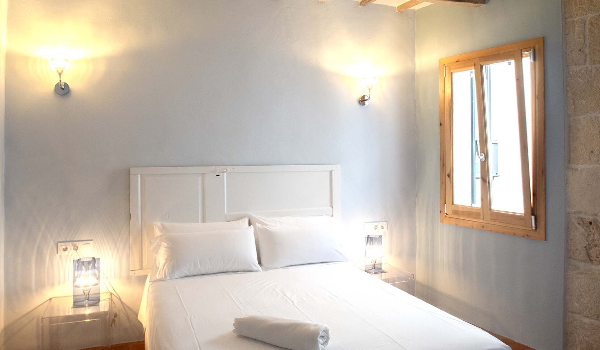 Cama doble de la habitación turquesa